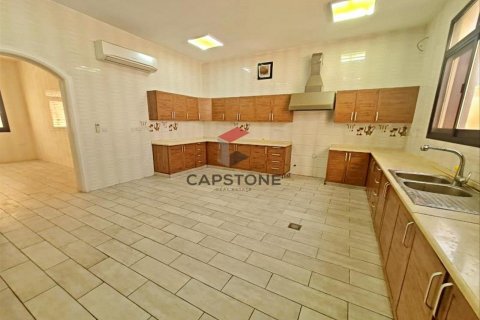 Villa para arrendamento em Al Ain, EAU 6 quartos, 111 m2 № 604556 - foto 20
