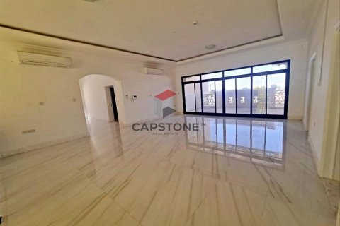 Villa para arrendamento em Al Ain, EAU 6 quartos, 111 m2 № 604556 - foto 7