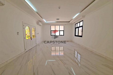 Villa para arrendamento em Al Ain, EAU 6 quartos, 111 m2 № 604556 - foto 9
