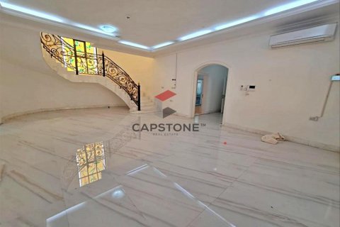 Villa para arrendamento em Al Ain, EAU 6 quartos, 111 m2 № 604556 - foto 8