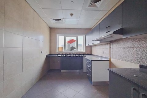 Apartment in Hamdan Street, Abu Dhabi, UAE 3 bedrooms, 145 sq.m. № 604582 - photo 14
