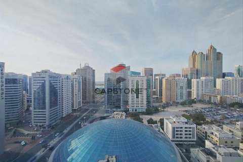 Apartment in Hamdan Street, Abu Dhabi, UAE 3 bedrooms, 145 sq.m. № 604582 - photo 1