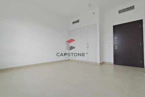 Apartment in Hamdan Street, Abu Dhabi, UAE 3 bedrooms, 145 sq.m. № 604582 - photo 18