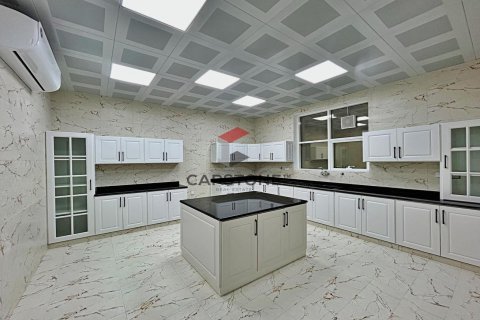 Villa in Zakher, Al Ain, UAE 4 bedrooms, 557 sq.m. № 604557 - photo 13
