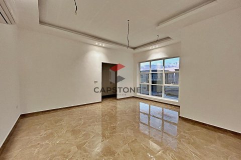 Villa in Zakher, Al Ain, UAE 4 bedrooms, 557 sq.m. № 604557 - photo 16