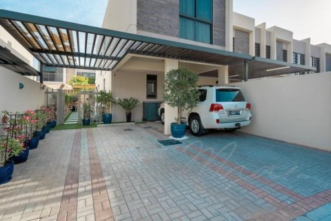 Villa in Dubai, UAE 3 bedrooms, 203.4 sq.m. № 556406 - photo 21
