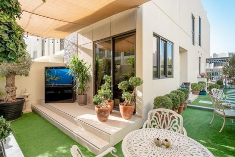 Villa in Dubai, UAE 3 bedrooms, 203.4 sq.m. № 556406 - photo 5