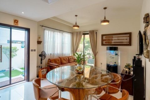 Villa in Dubai, UAE 3 bedrooms, 203.4 sq.m. № 556406 - photo 3