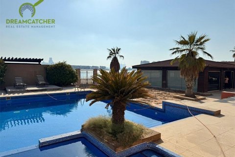Vila v Al Hamra Village, Ras Al Khaimah, SAE 5 ložnice, 1207.7 m² Č.: 588805 - fotografie 2