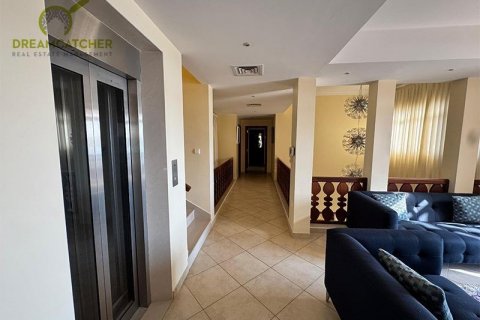Vila v Al Hamra Village, Ras Al Khaimah, SAE 5 ložnice, 1207.7 m² Č.: 588805 - fotografie 12