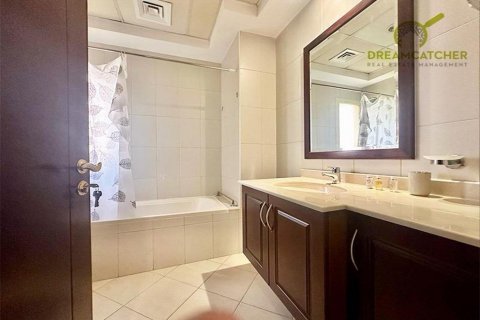 Villa sa Al Hamra Village, Ras Al Khaimah, UAE 5 silid-tulugan, 982.5 sq.m. № 588806 - larawan 20