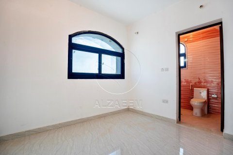 Vilë në Abu Dhabi, Emiratet e Bashkuara Arabe 5 dhoma gjumi, 1058 m2. № 615667 - Foto 10