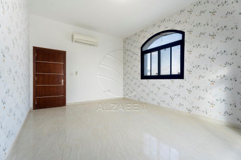 Vilë në Abu Dhabi, Emiratet e Bashkuara Arabe 5 dhoma gjumi, 1058 m2. № 615667 - Foto 7