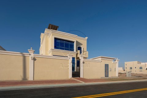Vilë në Abu Dhabi, Emiratet e Bashkuara Arabe 5 dhoma gjumi, 1058 m2. № 615667 - Foto 1
