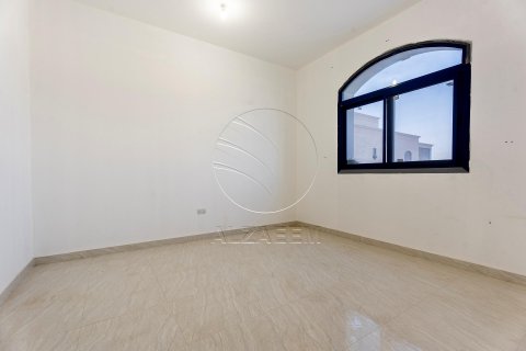 Vilë në Abu Dhabi, Emiratet e Bashkuara Arabe 5 dhoma gjumi, 1058 m2. № 615667 - Foto 9