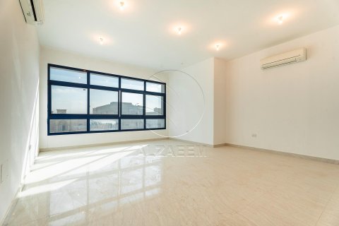 Vilë në Abu Dhabi, Emiratet e Bashkuara Arabe 5 dhoma gjumi, 1058 m2. № 615667 - Foto 3