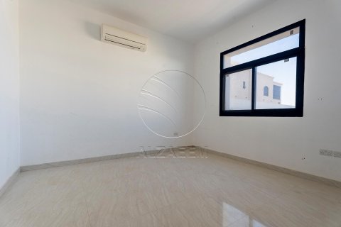 Vilë në Abu Dhabi, Emiratet e Bashkuara Arabe 5 dhoma gjumi, 1058 m2. № 615667 - Foto 12