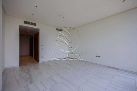 Villa on the Saadiyat Island, Abu Dhabi, UAE 5 bedrooms, 647 sq.m. № 615668 - photo 25