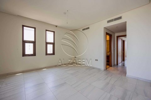 Villa on the Saadiyat Island, Abu Dhabi, UAE 5 bedrooms, 647 sq.m. № 615668 - photo 15